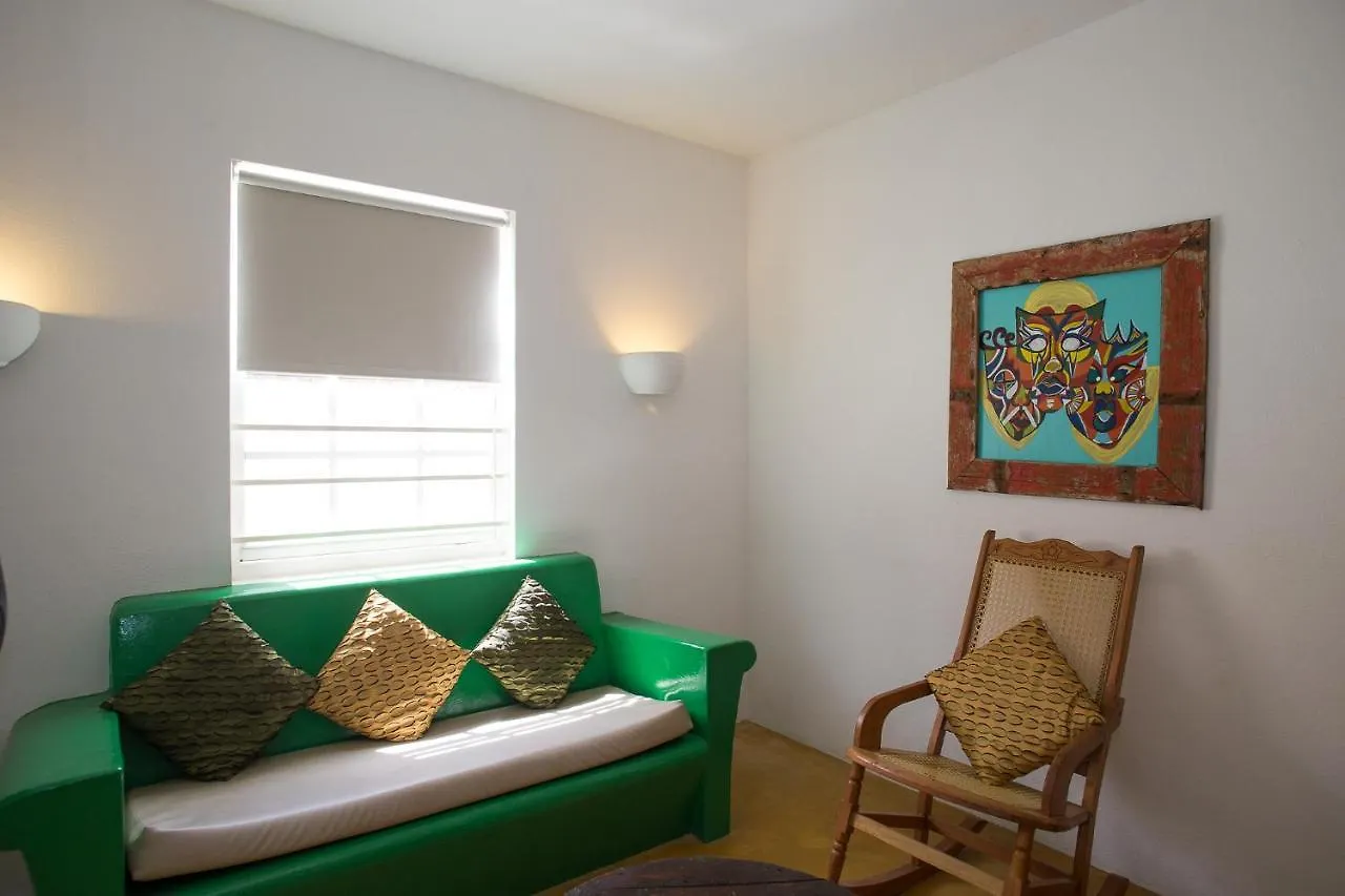 The Dive Hut - Boutique Apartments Playa Hotel